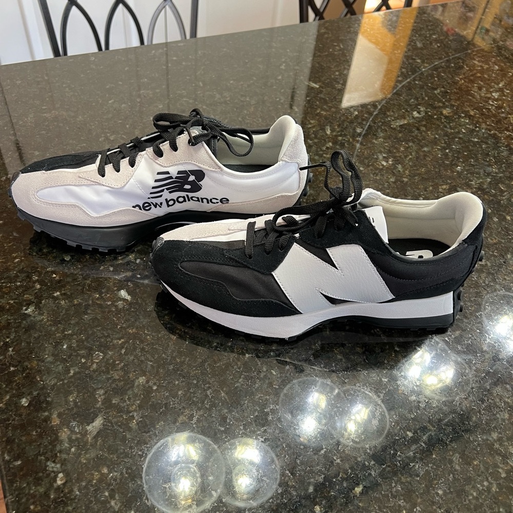 Mens New Balance 327 sneakers size 11